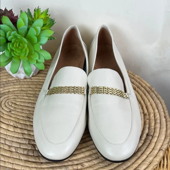 Vionic Cream Loafers with Gold Chain Detail 9 - Picture 3 of 10